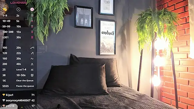 Snapshot of Mackenzie_Moore chatting on December 5, 2024, 1:36 am Mackenzie Moore online show from December 5, 2024, 1:36 am