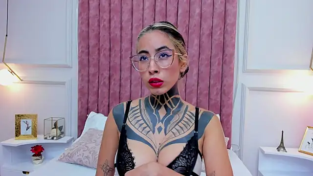 NicoleBlum online show from December 30, 2024, 6:38 pm