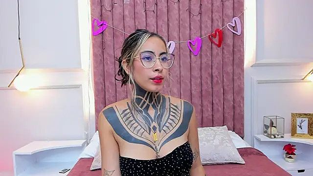 NicoleBlum online show from February 12, 2025, 5:48 pm