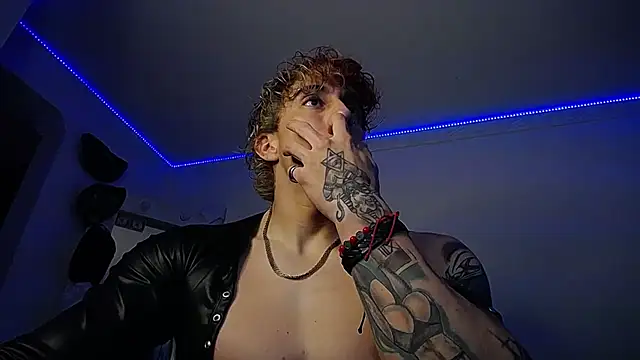 Snapshot of strongboy_ chatting on March 16, 2025, 10:20 pm strongboy online show from March 16, 2025, 10:20 pm