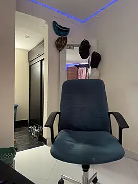 strongboy  online show from February 28, 2026, 6:20 pm