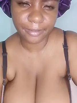 Snapshot of bigtitssxx chatting on April 11, 2026, 8:29 am bigtitssxx online show from April 11, 2026, 8:29 am