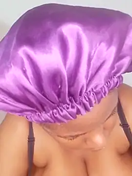 Snapshot of bigtitssxx chatting on April 12, 2026, 3:33 am bigtitssxx online show from April 12, 2026, 3:33 am