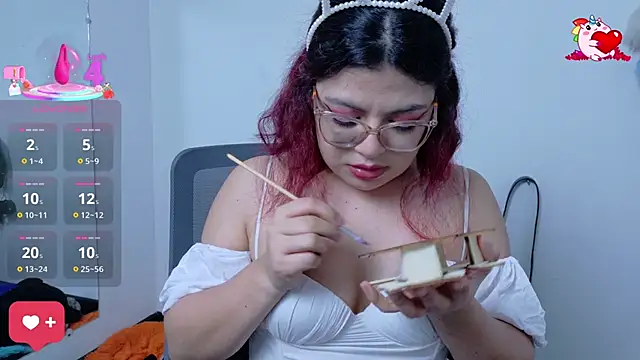 Catwhite  online show from March 13, 2025, 3:06 pm