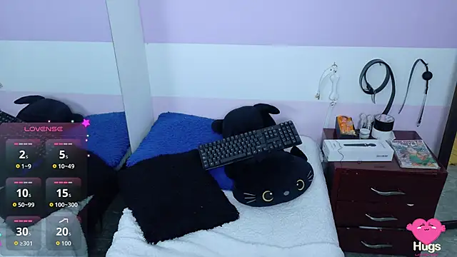 Catwhite  online show from October 15, 2025, 6:08 pm