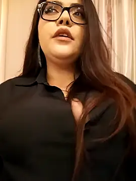 AriaRussell online show from April 17, 2026, 7:28 pm