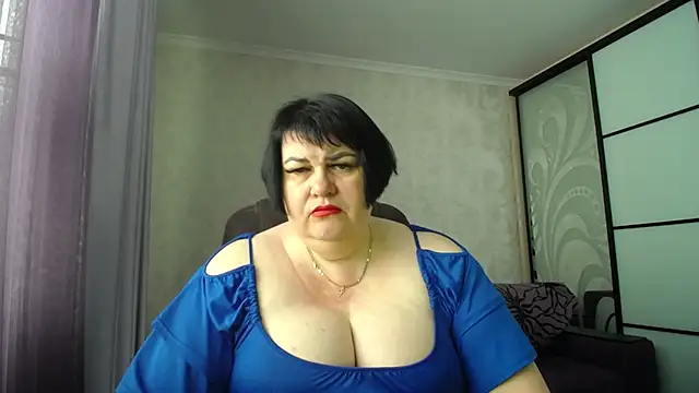JuicyLady Di online show from June 6, 2026, 6:07 am