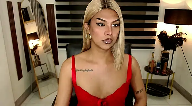 Snapshot of SarahAmber chatting on January 12, 2025, 12:33 pm SarahAmber online show from January 12, 2025, 12:33 pm