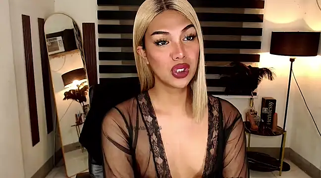 Snapshot of SarahAmber chatting on February 26, 2025, 4:14 am SarahAmber online show from February 26, 2025, 4:14 am