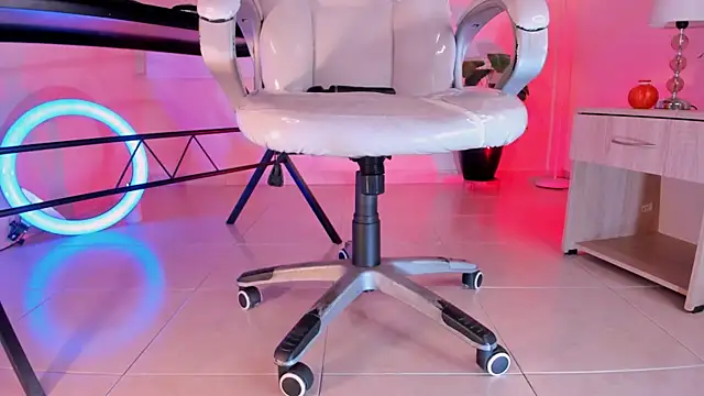 Snapshot of ArchieCollins chatting on October 22, 2025, 9:03 pm ArchieCollins online show from October 22, 2025, 9:03 pm