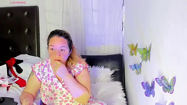 Snapshot of AndreaLombana chatting on February 4, 2025, 1:56 am AndreaLombana online show from February 4, 2025, 1:56 am