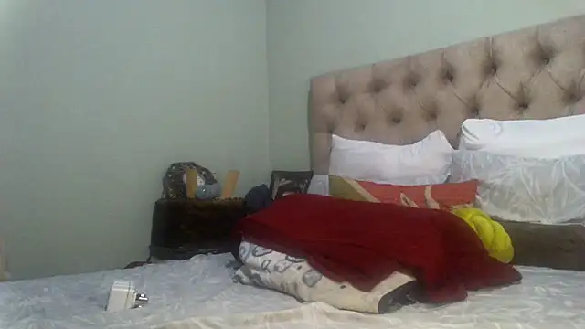 Snapshot of caramelqueen11 chatting on December 2, 2024, 8:00 pm caramelqueen11 online show from December 2, 2024, 8:00 pm