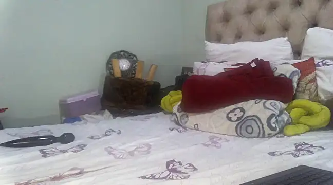 Snapshot of caramelqueen11 chatting on December 25, 2024, 5:37 am caramelqueen11 online show from December 25, 2024, 5:37 am