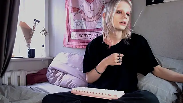 Alien Bella online show from February 27, 2026, 12:27 pm