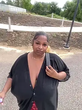 BigFineSelena online show from October 8, 2025, 3:31 pm