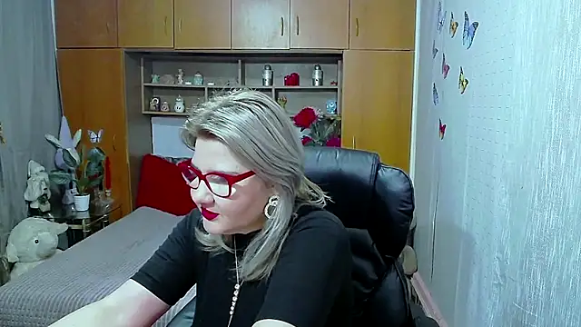 LucilleFenlys online show from March 24, 2026, 5:40 pm