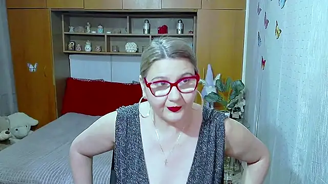 LucilleFenlys online show from May 26, 2026, 8:16 pm