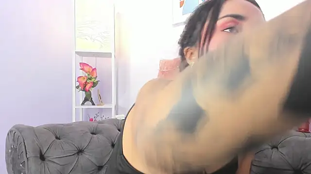 miss soffi  online show from December 5, 2024, 3:17 pm