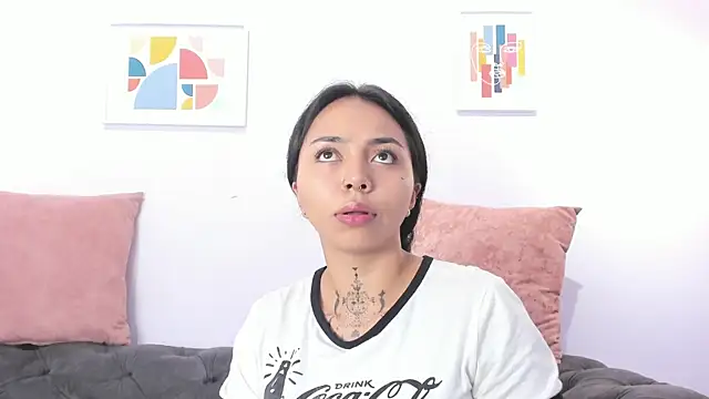 miss soffi  online show from January 17, 2025, 12:10 pm