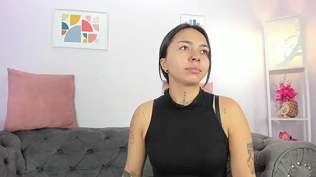 miss soffi  online show from March 4, 2025, 12:12 pm