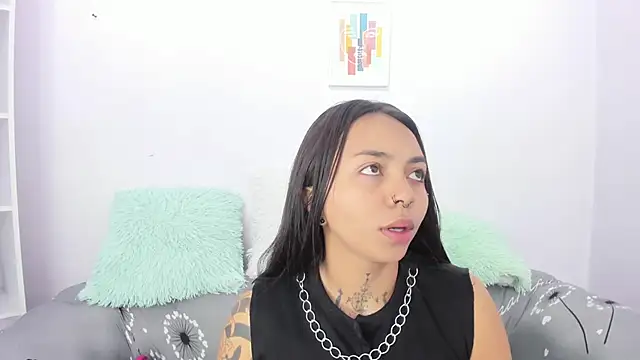 miss soffi  online show from September 9, 2025, 12:05 pm