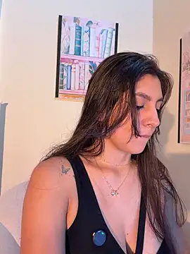 loolla 23 online show from April 23, 2026, 11:40 pm