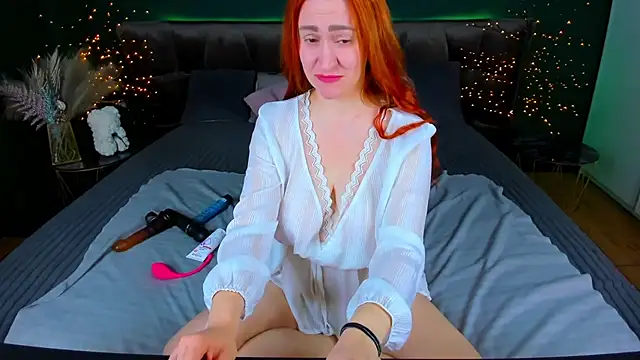 Kamilla Hot online show from October 17, 2025, 5:43 am