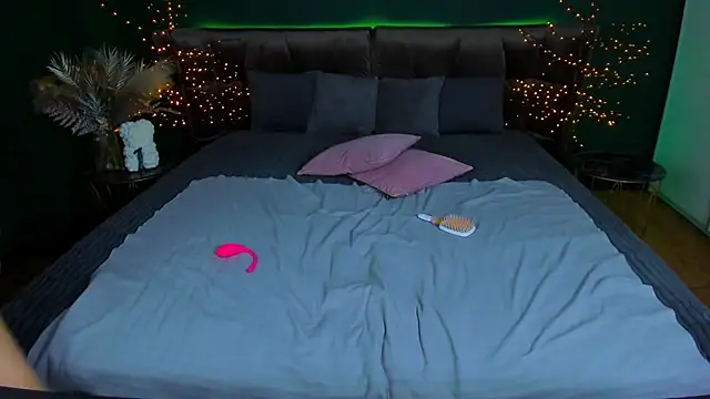 Kamilla Hot online show from November 21, 2025, 6:34 am