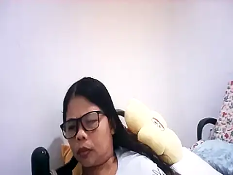 Snapshot of pinay_milfxx chatting on November 3, 2025, 5:31 am pinay milfxx online show from November 3, 2025, 5:31 am