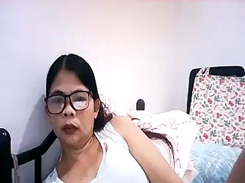 Snapshot of pinay_milfxx chatting on November 29, 2025, 1:19 am pinay milfxx online show from November 29, 2025, 1:19 am