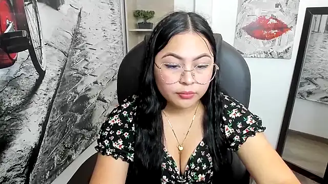 Hana    online show from November 12, 2025, 10:20 pm