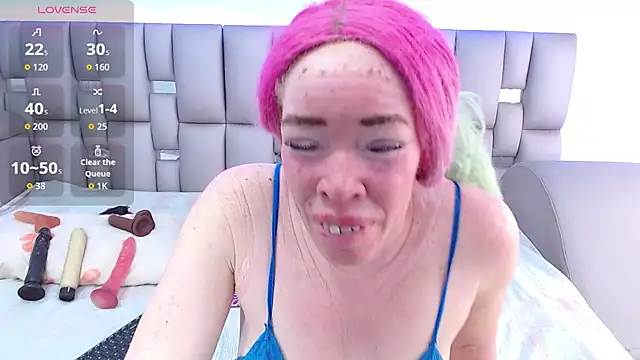 Kittywhiteass online show from December 13, 2025, 8:04 pm