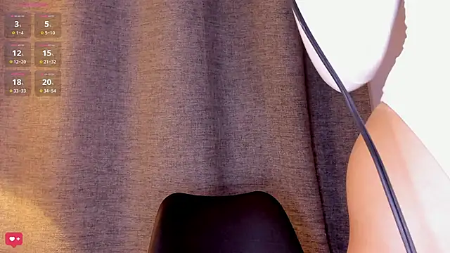 Assh lee  online show from October 20, 2025, 1:11 pm