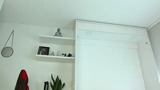 Robyn Miller online show from September 18, 2025, 1:35 pm