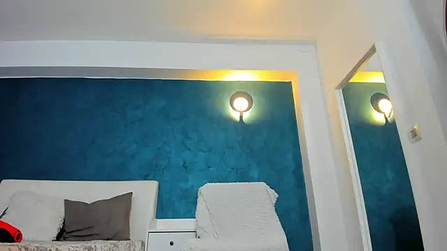 Anna Lewis online show from March 10, 2025, 8:12 pm