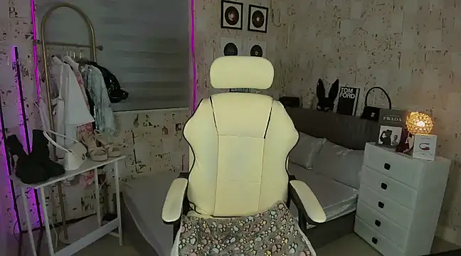 Snapshot of AlexandraMooree chatting on March 20, 2025, 9:37 am AlexandraMooree online show from March 20, 2025, 9:37 am