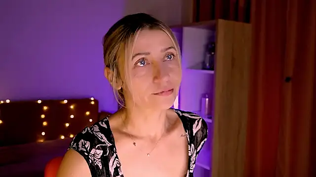 ZoeGrant online show from March 22, 2026, 6:55 pm