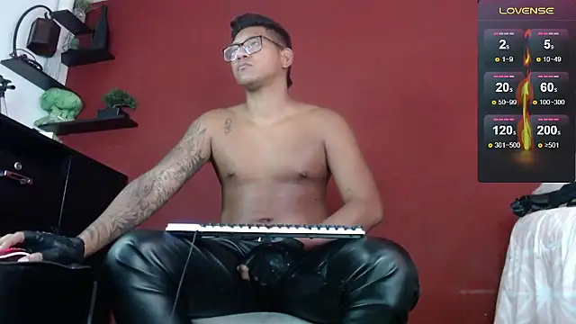 TomLover 12 online show from February 4, 2025, 4:18 pm