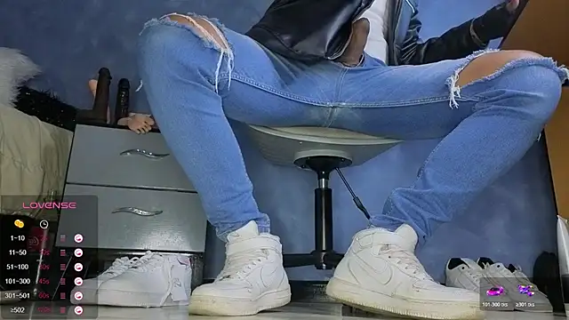 TomLover 12 online show from February 11, 2026, 12:26 am