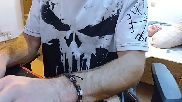 KmlBI26 online show from October 28, 2025, 7:05 pm