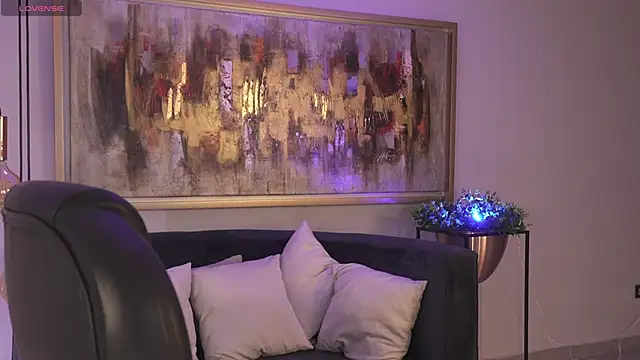 RoseFerrera online show from November 17, 2025, 9:20 pm