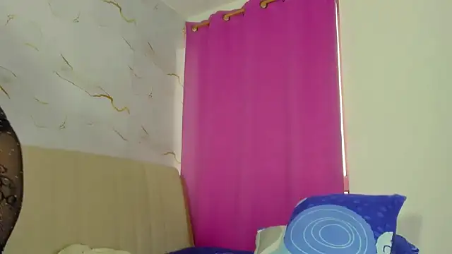 Hot Brunette34 online show from October 1, 2025, 9:21 pm