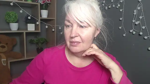 BlondyLeeBest online show from February 8, 2026, 7:28 pm