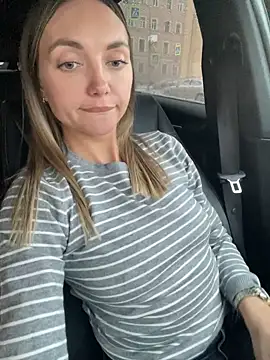 AngelinaMoore online show from February 18, 2025, 2:27 pm