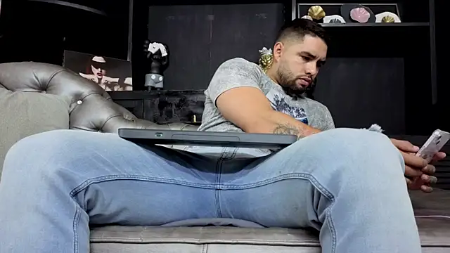 matteosantos online show from November 22, 2025, 11:42 am