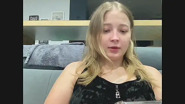 Snapshot of CharmingSarah chatting on October 16, 2025, 4:30 pm CharmingSarah online show from October 16, 2025, 4:30 pm