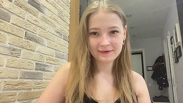 Snapshot of CharmingSarah chatting on March 26, 2026, 4:45 pm CharmingSarah online show from March 26, 2026, 4:45 pm