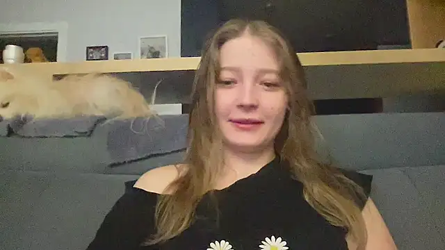 Snapshot of CharmingSarah chatting on April 2, 2026, 4:04 pm CharmingSarah online show from April 2, 2026, 4:04 pm