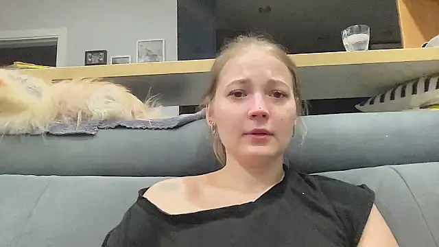 Snapshot of CharmingSarah chatting on April 8, 2026, 4:40 pm CharmingSarah online show from April 8, 2026, 4:40 pm