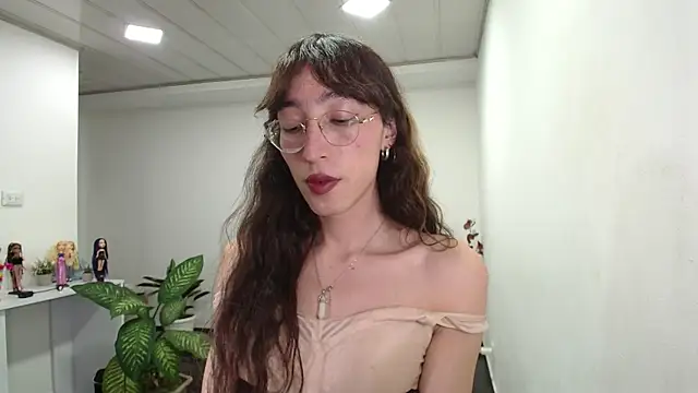 NicoleCortez online show from March 23, 2025, 5:43 am